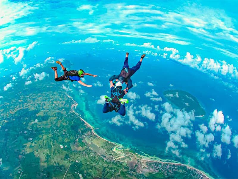 バンタヤン島スカイダイビングツアー