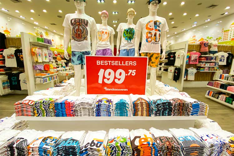 Islands souvenirsのTシャツ売り場