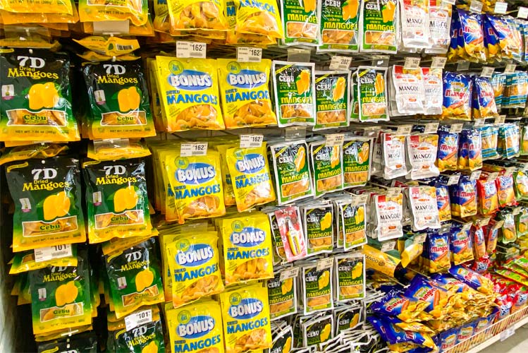スーパーマーケットのマンゴー売り場