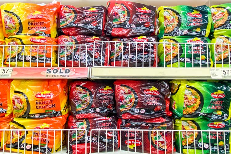 スーパーマーケット内のパンシットカントン