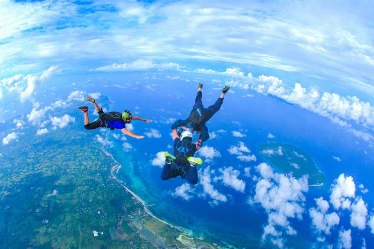 バンタヤン島でのスカイダイビング