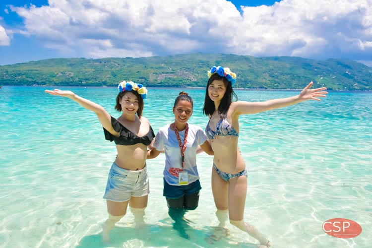 現地の女性ガイド