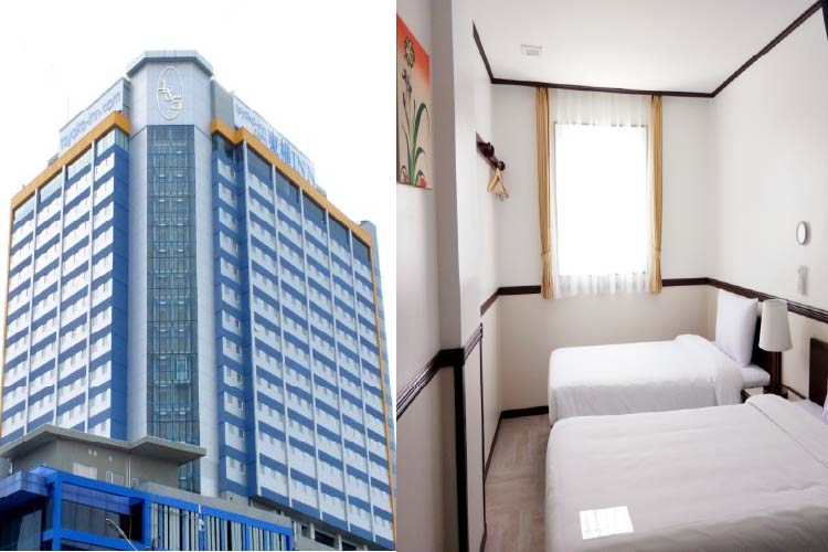 高層ホテルの外観（青と黄色）と２つの白が基調のベットが無rべられている客室の様子