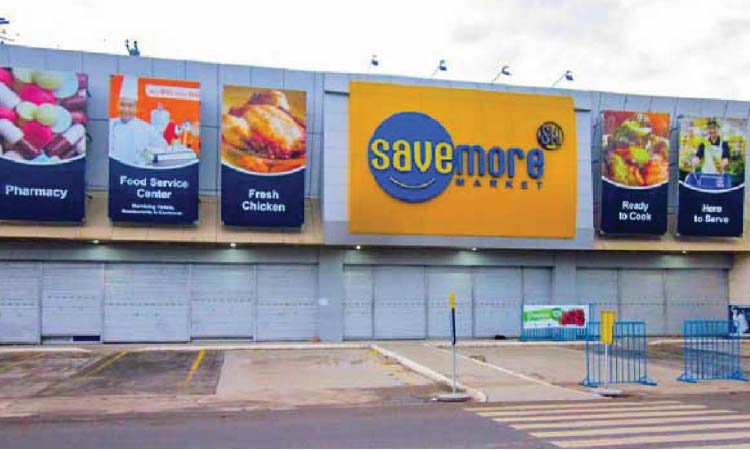 地元民御用達のスーパーマーケット
黄色と青のロゴが特徴的