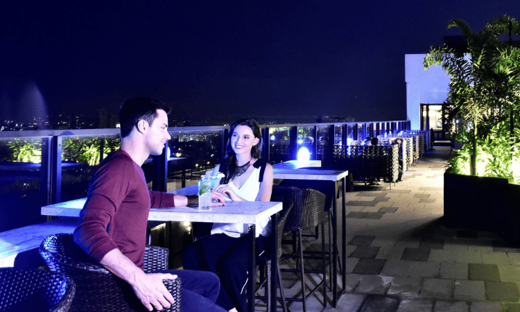 Straight Up Rooftop Bar(ストレートアップ・ルーフトップバー)