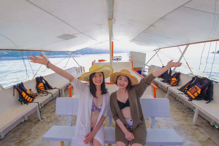 ツアー参加者のみ船でゆったり